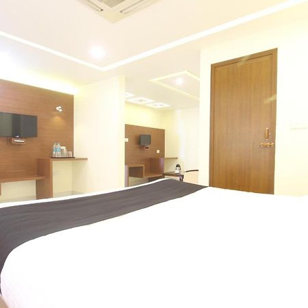 Divines Business Hotel Kuzhittura Extérieur photo