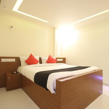 Divines Business Hotel Kuzhittura Extérieur photo