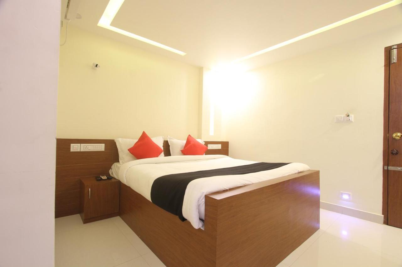 Divines Business Hotel Kuzhittura Extérieur photo