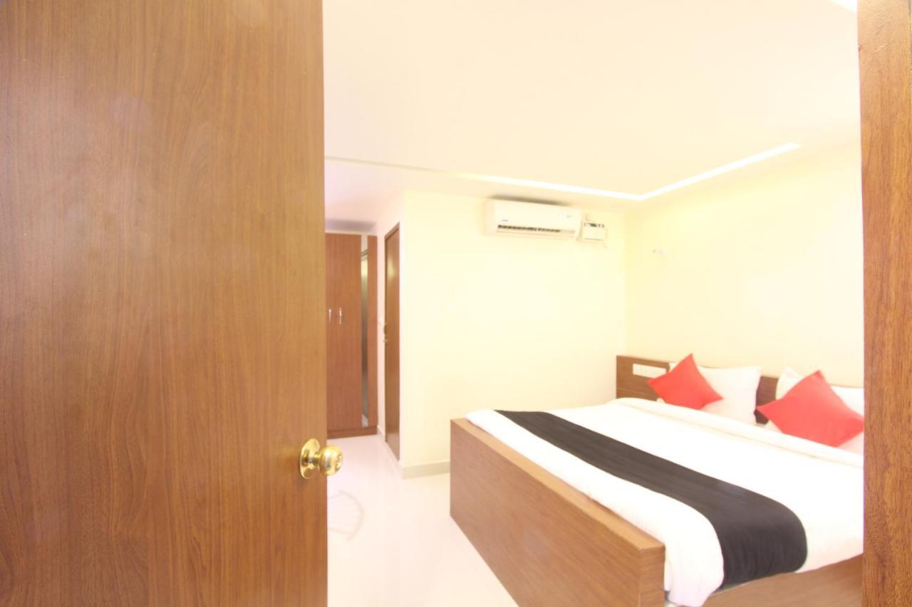 Divines Business Hotel Kuzhittura Extérieur photo